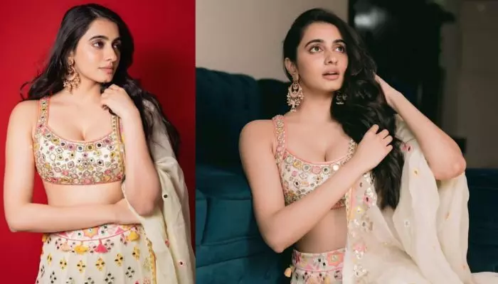 చున్నీని సైడ్ చేసి హాట్ అందాలతో రెచ్చిపోయిన మానస చౌదరి చున్నీని సైడ్ చేసి హాట్ అందాలతో రెచ్చిపోయిన మానస చౌదరి