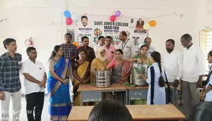ప్రభుత్వ జూనియర్ కళాశాలల్లో అల్పాహార పథకం ప్రారంభం ప్రభుత్వ జూనియర్ కళాశాలల్లో అల్పాహార పథకం ప్రారంభం