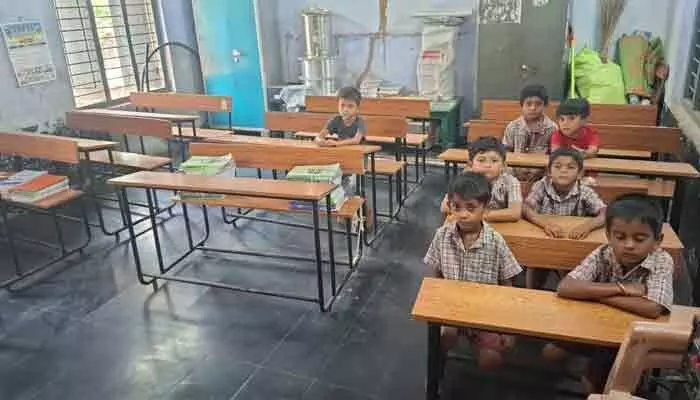 అమావాస్య ఎఫెక్ట్.. మొదటి రోజు భద్రాద్రిలో 13 శాతం విద్యార్థులు హాజరు అమావాస్య ఎఫెక్ట్.. మొదటి రోజు భద్రాద్రిలో 13 శాతం విద్యార్థులు హాజరు