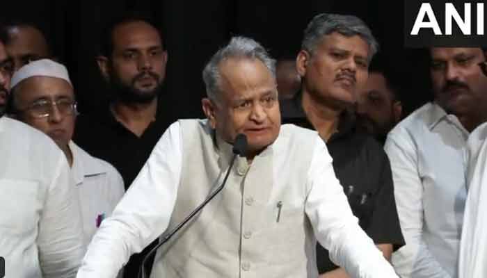 నేడు ఇందిరా గాంధీ బ్రతికి ఉంటే బీజేపీని బ్యాన్ చేసేవారు: మాజీ సీఎం అశోక్ గెహ్లాట్