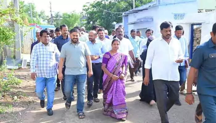 కొల్లాపూర్లో జిల్లా కలెక్టర్ ఆకస్మిక తనిఖీ కొల్లాపూర్లో జిల్లా కలెక్టర్ ఆకస్మిక తనిఖీ