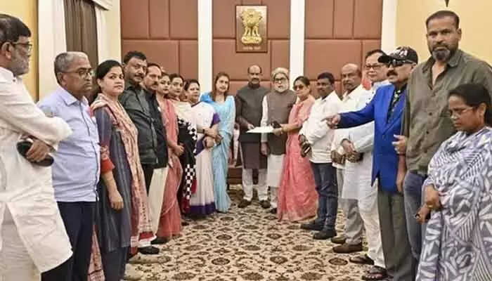 ‘ఎన్సీపీఐ’లో విలీనమైన 20 మంది టీఎంసీ ఎంపీలు ‘ఎన్సీపీఐ’లో విలీనమైన 20 మంది టీఎంసీ ఎంపీలు
