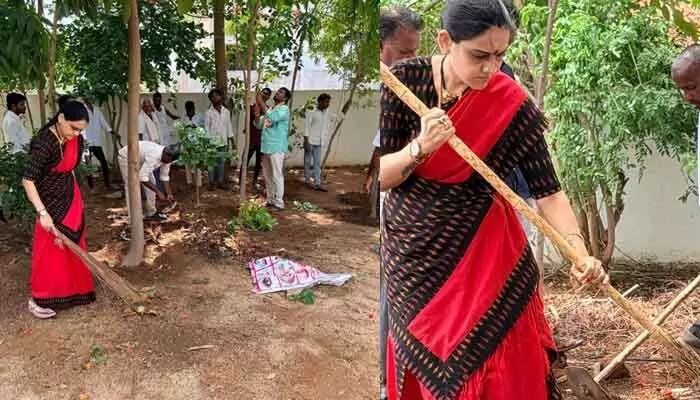 పరిశుభ్రతే వికసిత భారతానికి పునాది: బాలా త్రిపుర సుందరి పరిశుభ్రతే వికసిత భారతానికి పునాది: బాలా త్రిపుర సుందరి