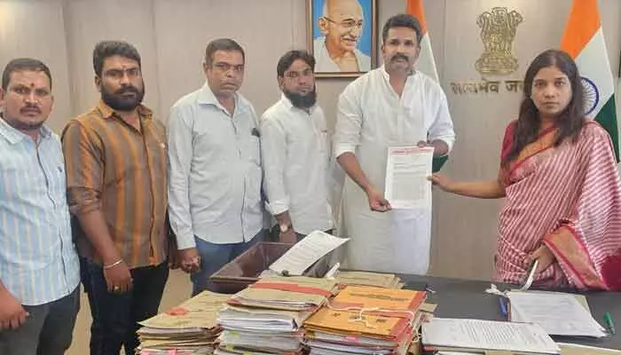 8 ఎకరాల ప్రభుత్వ భూమిని పరిరక్షించాలి : కృషాంక్ మన్నే 8 ఎకరాల ప్రభుత్వ భూమిని పరిరక్షించాలి : కృషాంక్ మన్నే