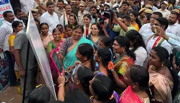 అమ్మకు అక్షరమాల గ్రాండ్ సక్సెస్.. పరీక్షలో 83.3 శాతం మహిళలు ఉత్తీర్ణత అమ్మకు అక్షరమాల గ్రాండ్ సక్సెస్.. పరీక్షలో 83.3 శాతం మహిళలు ఉత్తీర్ణత