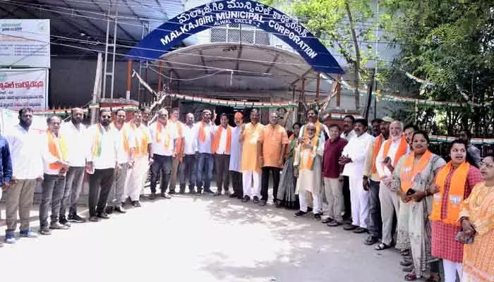 అవుట్ సోర్సింగ్ విద్యుత్ కార్మికులకు మద్దతుగా బీజేపీ ధర్నా.. అవుట్ సోర్సింగ్ విద్యుత్ కార్మికులకు మద్దతుగా బీజేపీ ధర్నా..