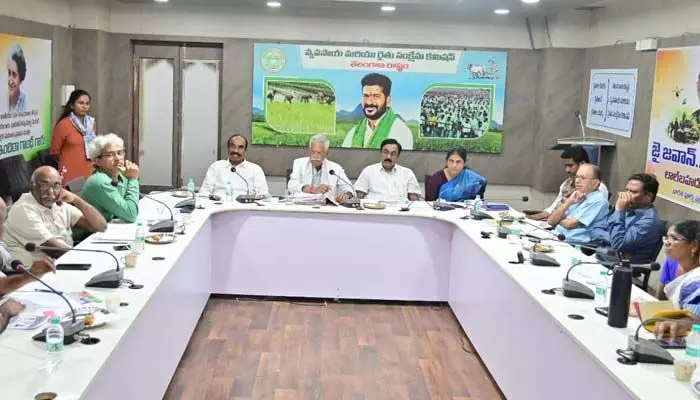 కౌలు రైతులకు అండగా రైతు కమిషన్.. 2011 చట్టం అమలుకు మరోసారి డిమాండ్ కౌలు రైతులకు అండగా రైతు కమిషన్.. 2011 చట్టం అమలుకు మరోసారి డిమాండ్