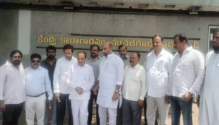 చంచల్గూడ జైలులో బాల్క సుమన్.. పరామర్శించిన మహమూద్ అలీ చంచల్గూడ జైలులో బాల్క సుమన్.. పరామర్శించిన మహమూద్ అలీ