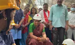 ‘సింగరేణి మీ ఆడబిడ్డగా అడుగుతున్నా’.. శ్రీరాంపూర్ మైన్ సందర్శనలో కవిత భావోద్వేగ పిలుపు! ‘సింగరేణి మీ ఆడబిడ్డగా అడుగుతున్నా’.. శ్రీరాంపూర్ మైన్ సందర్శనలో కవిత భావోద్వేగ పిలుపు!