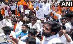 విద్యాశాఖ కమిషనరేట్ ఎదుట ఏబీవీపీ భారీ ఆందోళన.. తీవ్ర ఉద్రిక్తత విద్యాశాఖ కమిషనరేట్ ఎదుట ఏబీవీపీ భారీ ఆందోళన.. తీవ్ర ఉద్రిక్తత