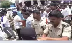 రైతుల వ్యవసాయ పంట పొలాలను కబ్జా చేసిన గిరిజనులు