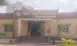 మన్నెగూడ ఆర్టీఏ కార్యాలయంలో నిలిచిన సేవలు.. మన్నెగూడ ఆర్టీఏ కార్యాలయంలో నిలిచిన సేవలు..