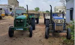 అక్రమ ఇసుక ట్రాక్టర్ల పట్టివేత : ముగ్గురి పై కేసు నమోదు అక్రమ ఇసుక ట్రాక్టర్ల పట్టివేత : ముగ్గురి పై కేసు నమోదు