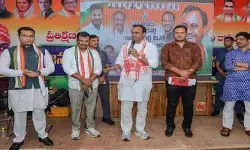 సామాన్యుడి చేతిలో ఓటు వజ్రాయుధం: మునుగోడు ఎమ్మెల్యే సామాన్యుడి చేతిలో ఓటు వజ్రాయుధం: మునుగోడు ఎమ్మెల్యే