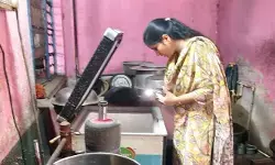 ఫాస్ట్ ఫుడ్ సెంటర్లలో అధికారుల తనిఖీలు.. ఫాస్ట్ ఫుడ్ సెంటర్లలో అధికారుల తనిఖీలు..