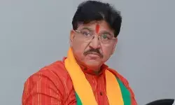 కిషన్రెడ్డిని ఎందుకు టార్గెట్ చేస్తున్నారు?.. సీఎం రేవంత్పై రాకేష్రెడ్డి ఫైర్ కిషన్రెడ్డిని ఎందుకు టార్గెట్ చేస్తున్నారు?.. సీఎం రేవంత్పై రాకేష్రెడ్డి ఫైర్