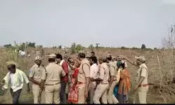 20 మందిని అదుపులోకి తీసుకున్న అటవీ శాఖ అధికారులు 20 మందిని అదుపులోకి తీసుకున్న అటవీ శాఖ అధికారులు