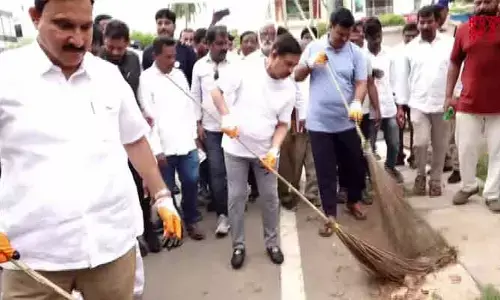 విజయవాడ వాజ్‌పేయి పార్క్‌లో ‘స్వచ్ఛ భారత్ పాల్గోన్న కేంద్రమంత్రి ప్రహ్లాద్ జోషి
