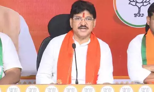 మూడు పార్టీలు మారిన రేవంత్‌కు కిషన్ రెడ్డిని విమర్శించే అర్హత లేదు: ఎమ్మెల్యే రాకేష్ రెడ్డి