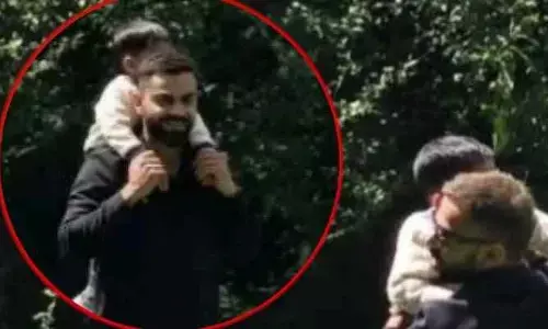 లండ‌న్ పార్క్ లో కోహ్లీ కొడుకు..ఫోటోలు వైర‌ల్