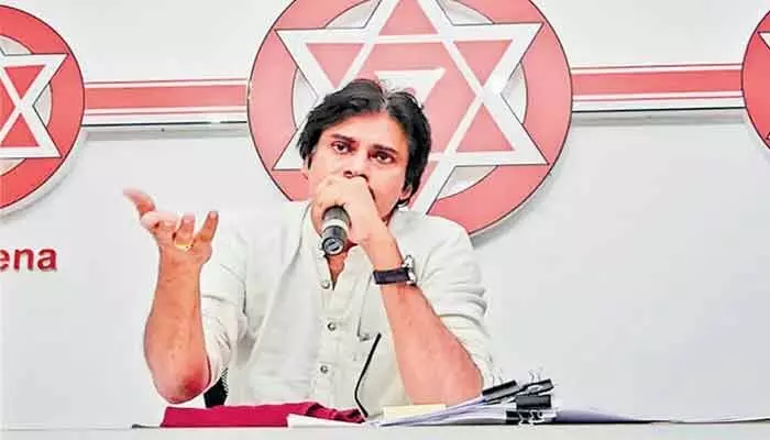 జనసేనలోకి భారీ చేరికలకు పవన్ కళ్యాణ్ మాస్టర్ ప్లాన్ జనసేనలోకి భారీ చేరికలకు పవన్ కళ్యాణ్ మాస్టర్ ప్లాన్