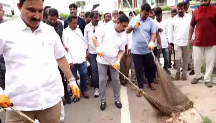 విజయవాడ వాజ్పేయి పార్క్లో ‘స్వచ్ఛ భారత్ పాల్గోన్న కేంద్రమంత్రి ప్రహ్లాద్ జోషి విజయవాడ వాజ్పేయి పార్క్లో ‘స్వచ్ఛ భారత్ పాల్గోన్న కేంద్రమంత్రి ప్రహ్లాద్ జోషి