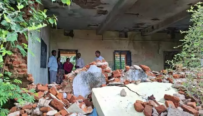 చౌటపల్లి పాఠశాలను సందర్శించిన మండల విద్యాధికారి.. చౌటపల్లి పాఠశాలను సందర్శించిన మండల విద్యాధికారి..