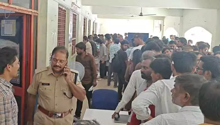 ఉప్పల్లో ఆర్టీఏ సేవలకు తీవ్ర అంతరాయం.. ఉప్పల్లో ఆర్టీఏ సేవలకు తీవ్ర అంతరాయం..