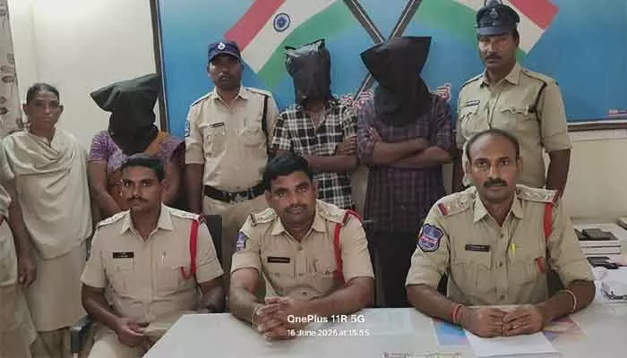 వ్యసనాల కోసం ద్విచక్ర వాహనాల చోరీ.. ముఠా అరెస్ట్ వ్యసనాల కోసం ద్విచక్ర వాహనాల చోరీ.. ముఠా అరెస్ట్