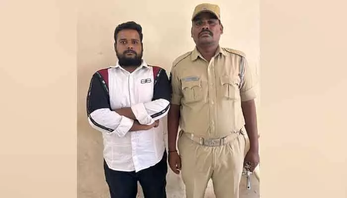 అనుమానాస్పదంగా సంచరిస్తూ పట్టుబడిన వ్యక్తికి 3 రోజుల జైలు శిక్ష అనుమానాస్పదంగా సంచరిస్తూ పట్టుబడిన వ్యక్తికి 3 రోజుల జైలు శిక్ష
