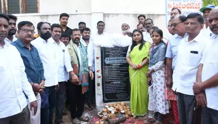 ప్రభుత్వ భూముల పరిరక్షణకు కట్టుబడి ఉన్నాం : ఎమ్మెల్యే నాయిని ప్రభుత్వ భూముల పరిరక్షణకు కట్టుబడి ఉన్నాం : ఎమ్మెల్యే నాయిని