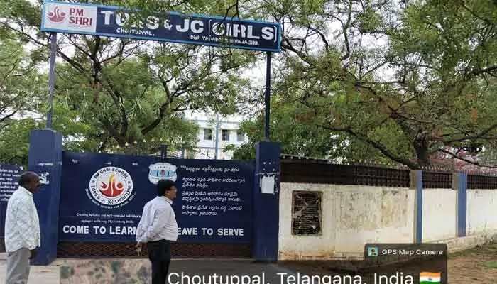 పాఠశాలల వద్ద కోతులు, కుక్కల బెడదపై చర్యలు చేపట్టాలి పాఠశాలల వద్ద కోతులు, కుక్కల బెడదపై చర్యలు చేపట్టాలి