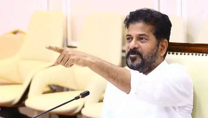 ఐటీ కారిడార్ లో ట్రాఫిక్ కష్టాలపై సీఎం సీరియస్ ఐటీ కారిడార్ లో ట్రాఫిక్ కష్టాలపై సీఎం సీరియస్