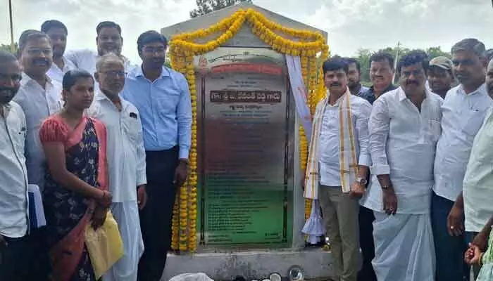 గ్రామస్తుల కల సాకారమైంది.. రూ. 6 కోట్ల 14 లక్షల వ్యయంతో నిర్మించిన బ్రిడ్జి ప్రారంభం గ్రామస్తుల కల సాకారమైంది.. రూ. 6 కోట్ల 14 లక్షల వ్యయంతో నిర్మించిన బ్రిడ్జి ప్రారంభం