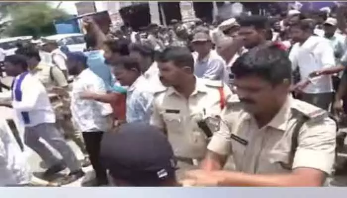 రైతుల వ్యవసాయ పంట పొలాలను కబ్జా చేసిన గిరిజనులు రైతుల వ్యవసాయ పంట పొలాలను కబ్జా చేసిన గిరిజనులు