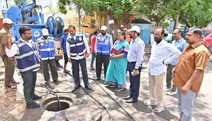 జలమండలి ఎండీ ఆకస్మిక తనిఖీ.. అధికారులకు కీలక ఆదేశాలు జలమండలి ఎండీ ఆకస్మిక తనిఖీ.. అధికారులకు కీలక ఆదేశాలు