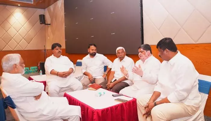 తెలంగాణ ఉద్యమకారుల గుర్తింపునకు రంగం సిద్ధం.. కేశవరావు కమిటీ కీలక నిర్ణయం తెలంగాణ ఉద్యమకారుల గుర్తింపునకు రంగం సిద్ధం.. కేశవరావు కమిటీ కీలక నిర్ణయం