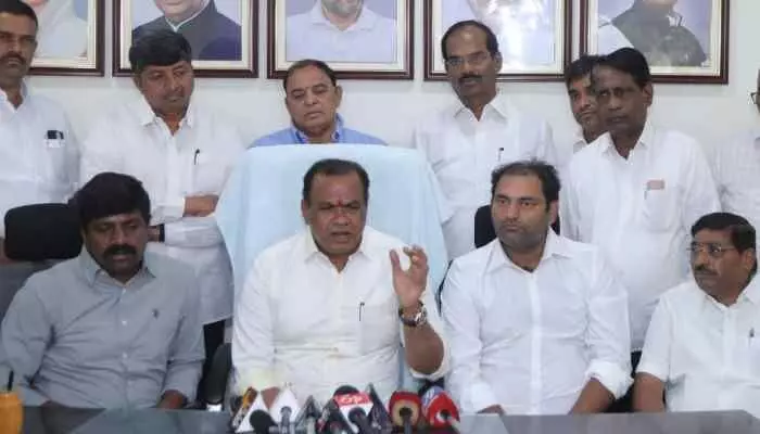 చిన్న కాంట్రాక్టర్లకు అండగా ఉంటాం చిన్న కాంట్రాక్టర్లకు అండగా ఉంటాం