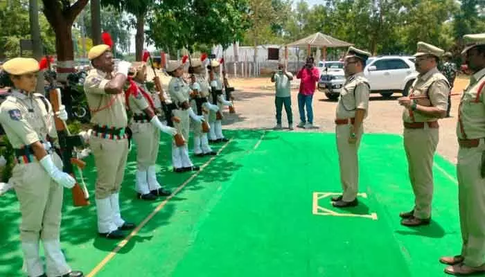 శాంతిభద్రతల పరిరక్షణలో పోలీసుల పాత్ర కీలకం : సీపీ అంబర్ కిషోర్ ఝా శాంతిభద్రతల పరిరక్షణలో పోలీసుల పాత్ర కీలకం : సీపీ అంబర్ కిషోర్ ఝా