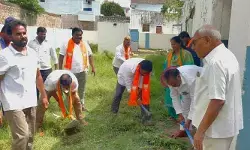 పాఠశాల పరిసరాలను పరిశుభ్రంగా ఉంచడమే స్వచ్ఛ పాఠశాల.. స్వచ్ఛ భారత్ లక్ష్యం పాఠశాల పరిసరాలను పరిశుభ్రంగా ఉంచడమే స్వచ్ఛ పాఠశాల.. స్వచ్ఛ భారత్ లక్ష్యం