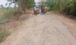 రోడ్డు కోసం ఏళ్లుగా నిరీక్షణ..!