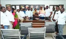 బీఆర్ఎస్ పార్టీని వీడి కాంగ్రెస్ పార్టీలో చేరిన గౌస్ పల్లి సర్పంచ్