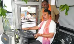 బస్సును నడిపిచిన మంత్రి జూపల్లి కృష్ణారావు బస్సును నడిపిచిన మంత్రి జూపల్లి కృష్ణారావు