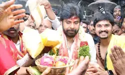 భద్రకాళి అమ్మవారి సన్నిధిలో డిప్యూటీ సీఎం పవన్ కళ్యాణ్ భద్రకాళి అమ్మవారి సన్నిధిలో డిప్యూటీ సీఎం పవన్ కళ్యాణ్