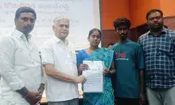 బాధిత జర్నలిస్టు కుటుంబానికి లక్ష రూపాయలు ఆర్థిక సాయం బాధిత జర్నలిస్టు కుటుంబానికి లక్ష రూపాయలు ఆర్థిక సాయం