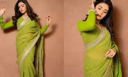 ఆకుపచ్చ శారీలో అదరగొట్టిన శ్రీముఖి.. ఈ స్టిల్స్ కి ఫ్యాన్స్ ఫిదా కావాల్సిందే?