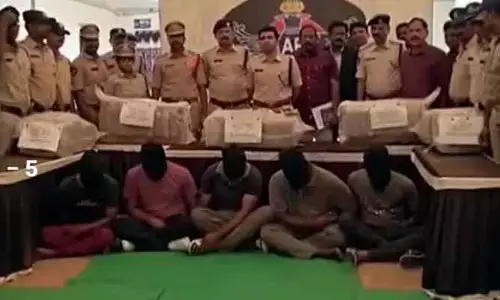 ఐదుగురు అంతర్జాతీయ డ్రగ్ స్మగ్లర్ల అరెస్ట్... 200 కేజీల గంజాయి పట్టివేత