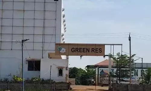 పేరుకు పెద్ద రెస్టారెంట్.. అనుమతులు నిల్..?