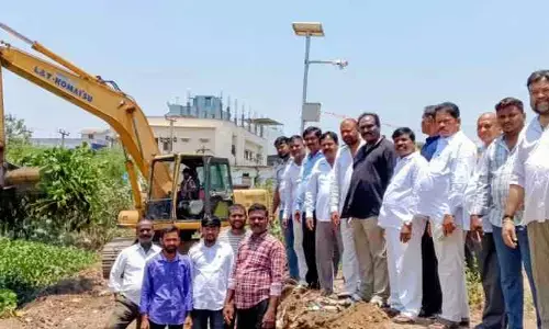 పటేల్ కుంట చెరువులో గుర్రపు డెక్క తొలగింపు పనులు ప్రారంభం
