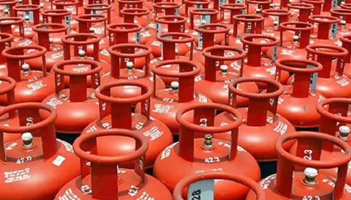 LPG GAS PRICE TODAY(June 17) : తెలుగు రాష్ట్రాల్లో ఇవాళ్టి గ్యాస్ సిలిండర్ ధరలు..! LPG GAS PRICE TODAY(June 17) : తెలుగు రాష్ట్రాల్లో ఇవాళ్టి గ్యాస్ సిలిండర్ ధరలు..!